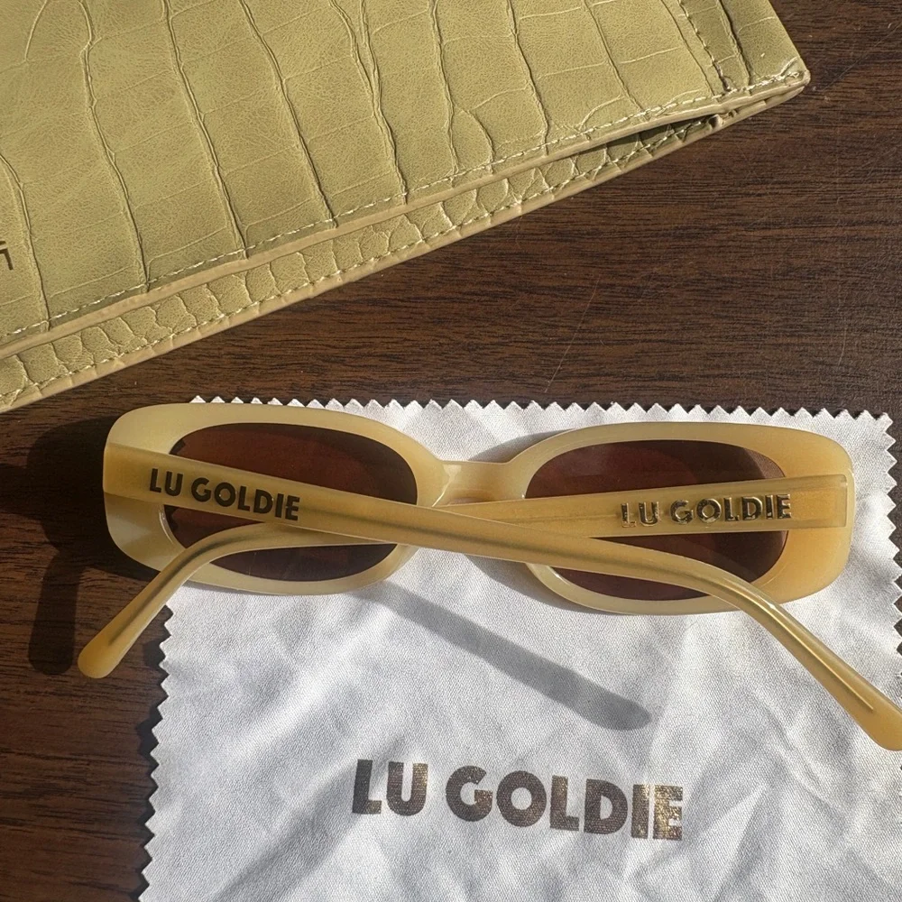 Lu Goldie Solene Butter Sunglasses - Picture 5 of 5